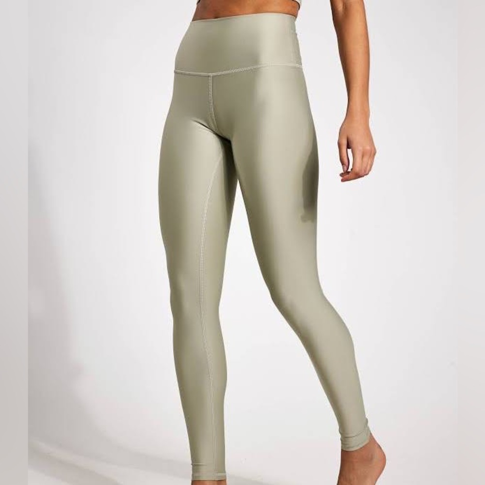 Alo Yoga Airlift Leggings in Limestone Green